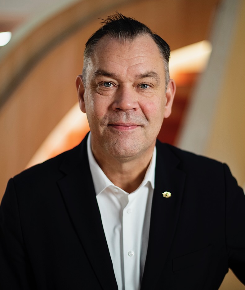 Porträttbild på man. Mannen är Paul Pettersson, professor och vice rektor för forskning och forskarutbildning vid Mälardalens universitet.