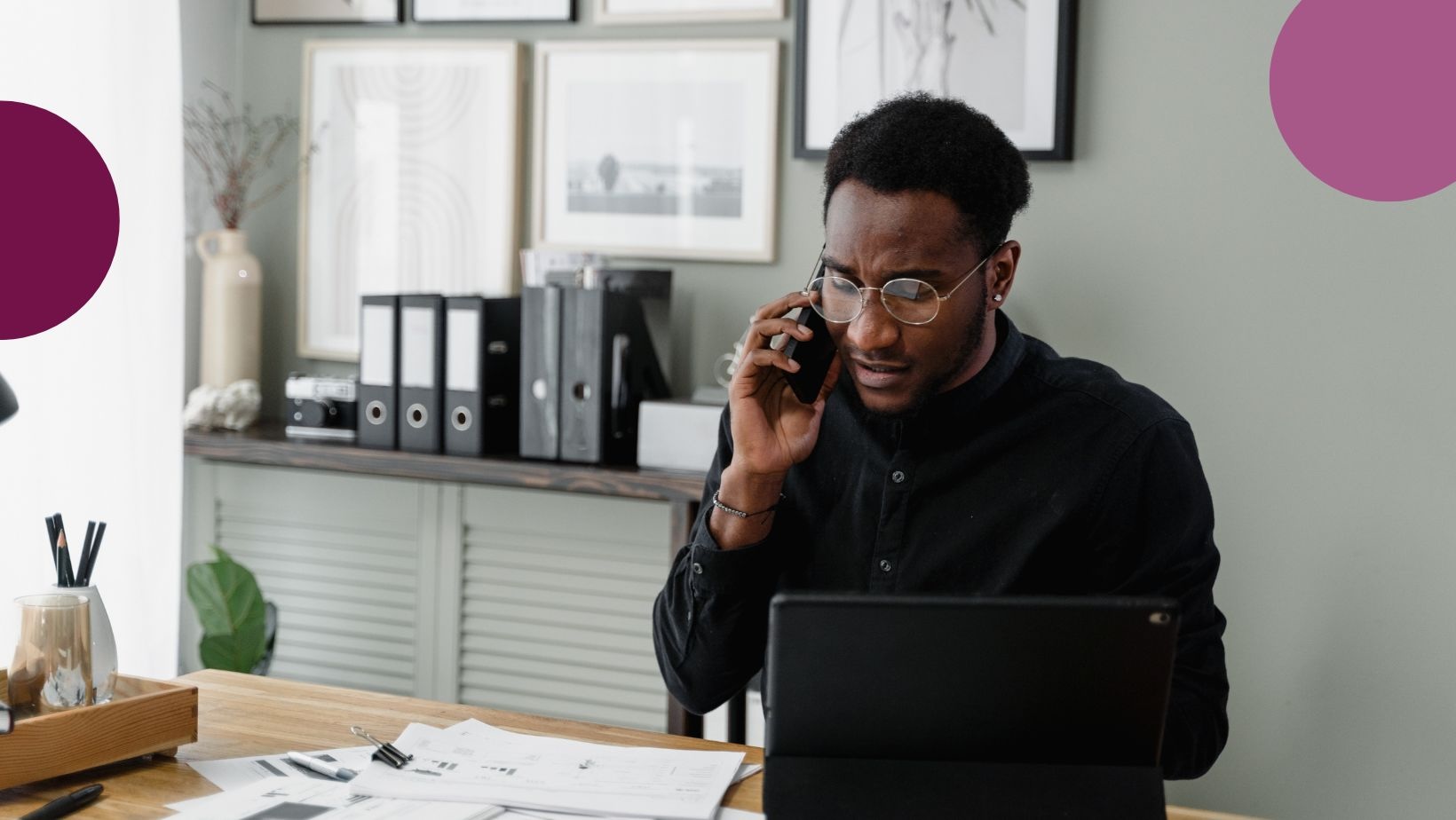 Man sitting at a desk and working. He is an entrepreneur.