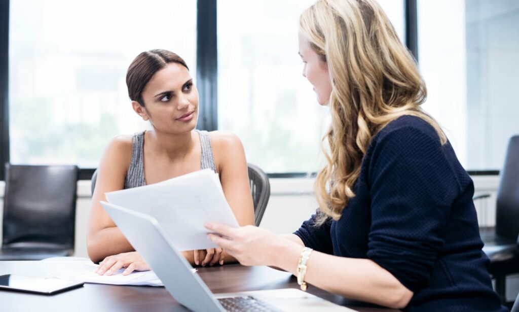 Two women at a desk – mentoring